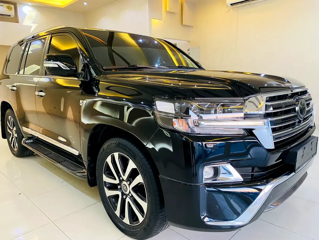 Toyota Land Cruiser 5.7 AT 4WD (381 hp)