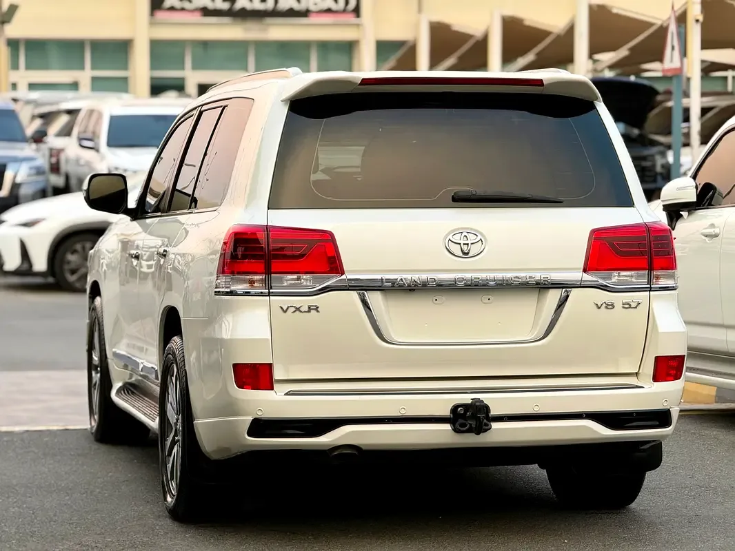 Toyota Land Cruiser 5.7 AT 4WD (381 hp) - 8