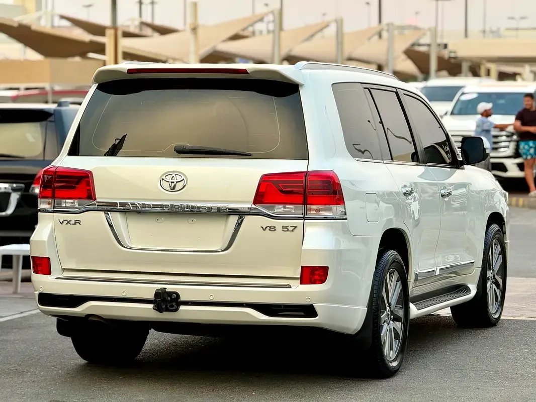 Toyota Land Cruiser 5.7 AT 4WD (381 hp) - 9