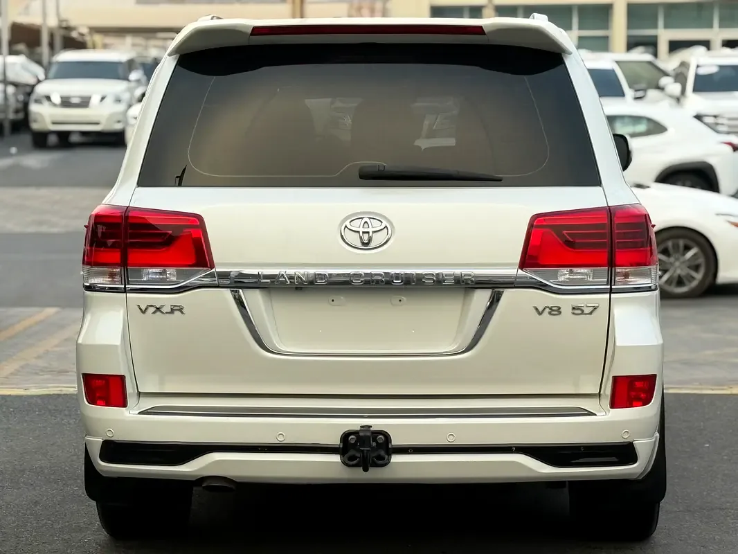 Toyota Land Cruiser 5.7 AT 4WD (381 hp) - 12