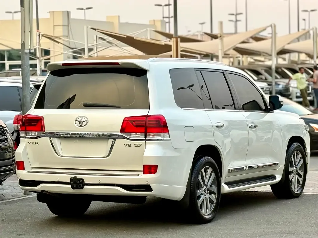 Toyota Land Cruiser 5.7 AT 4WD (381 hp) - 10