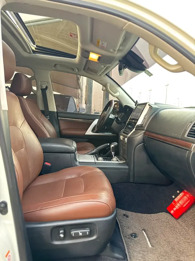 Toyota Land Cruiser 5.7 AT 4WD (381 hp) - 15