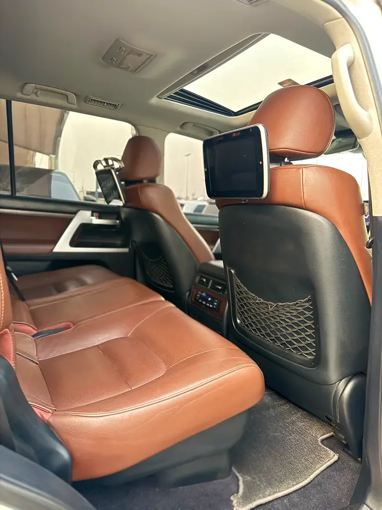 Toyota Land Cruiser 5.7 AT 4WD (381 hp) - 16