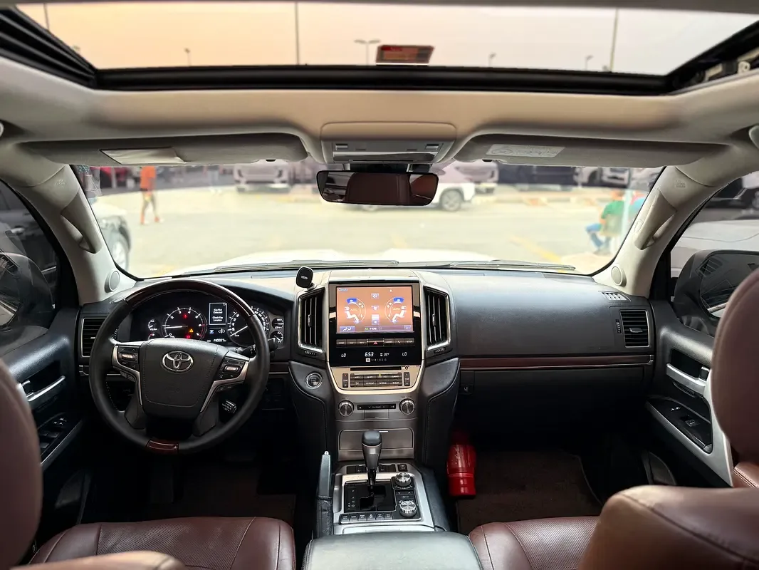Toyota Land Cruiser 5.7 AT 4WD (381 hp) - 17