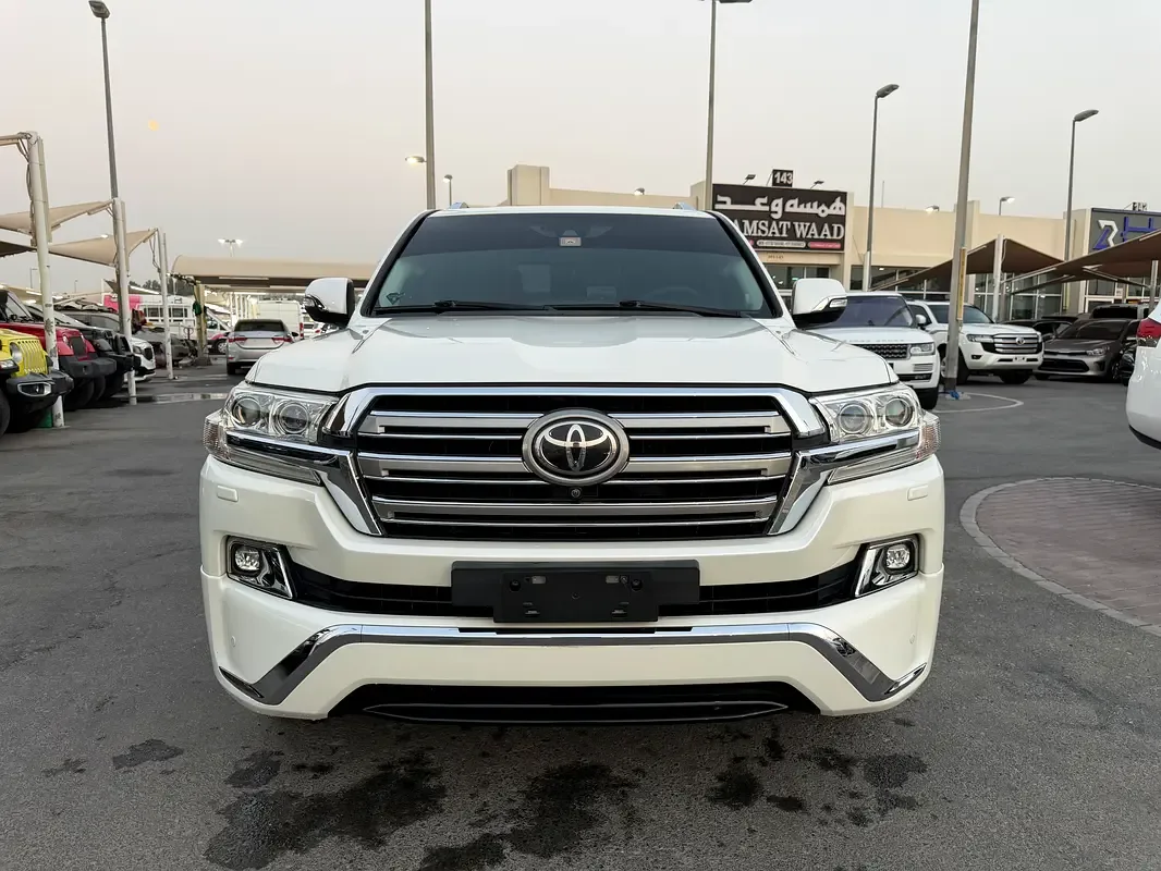 Toyota Land Cruiser 5.7 AT 4WD (381 hp)