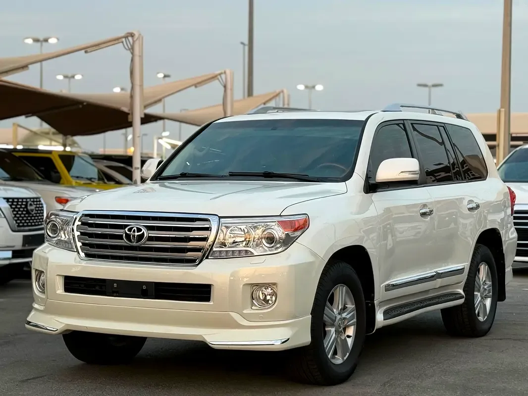Toyota Land Cruiser 5.7 AT 4WD (381 hp)