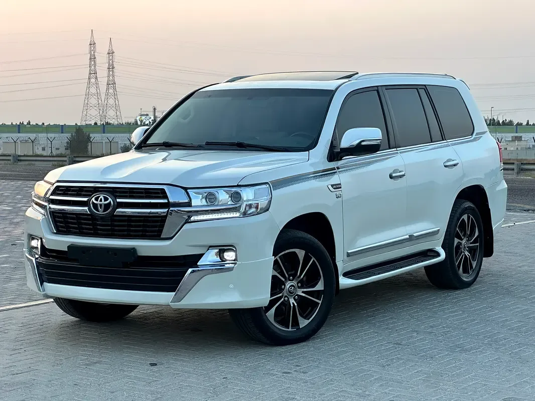 Toyota Land Cruiser 5.7 AT 4WD (381 hp)