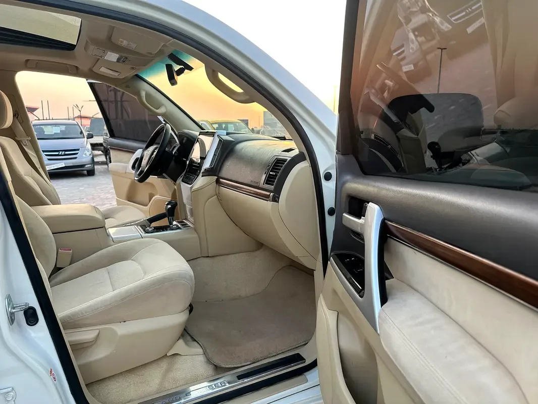 Toyota Land Cruiser 5.7 AT 4WD (381 حصان) - 7