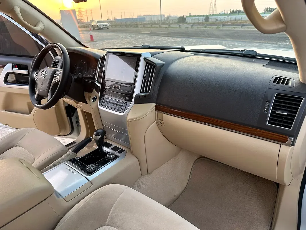 Toyota Land Cruiser 5.7 AT 4WD (381 حصان) - 8
