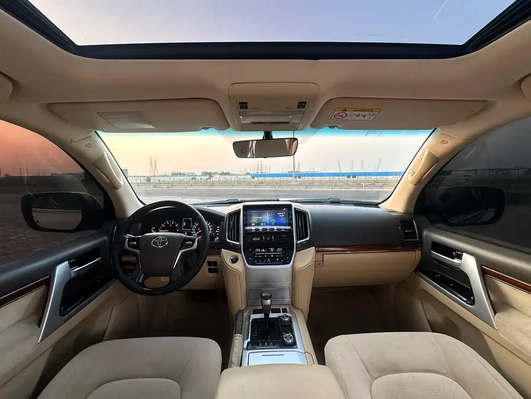 Toyota Land Cruiser 5.7 AT 4WD (381 حصان) - 6