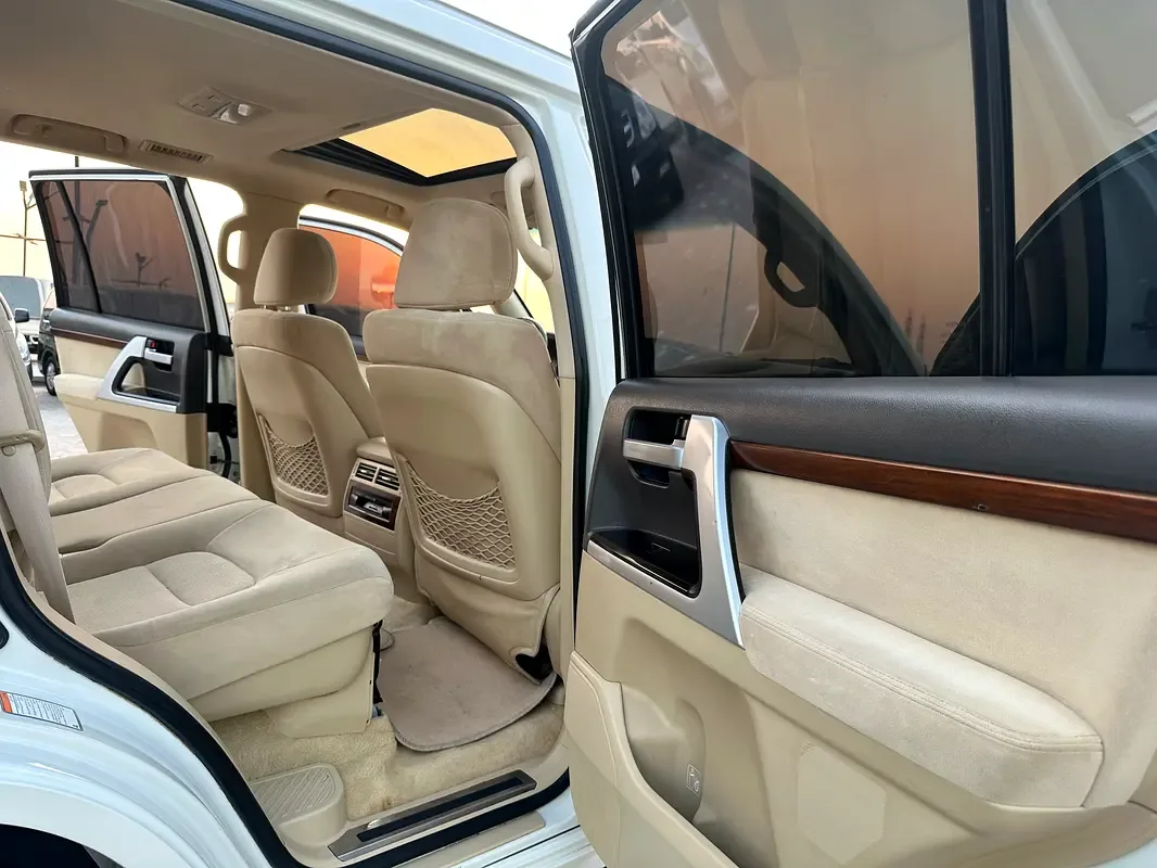 Toyota Land Cruiser 5.7 AT 4WD (381 حصان) - 12