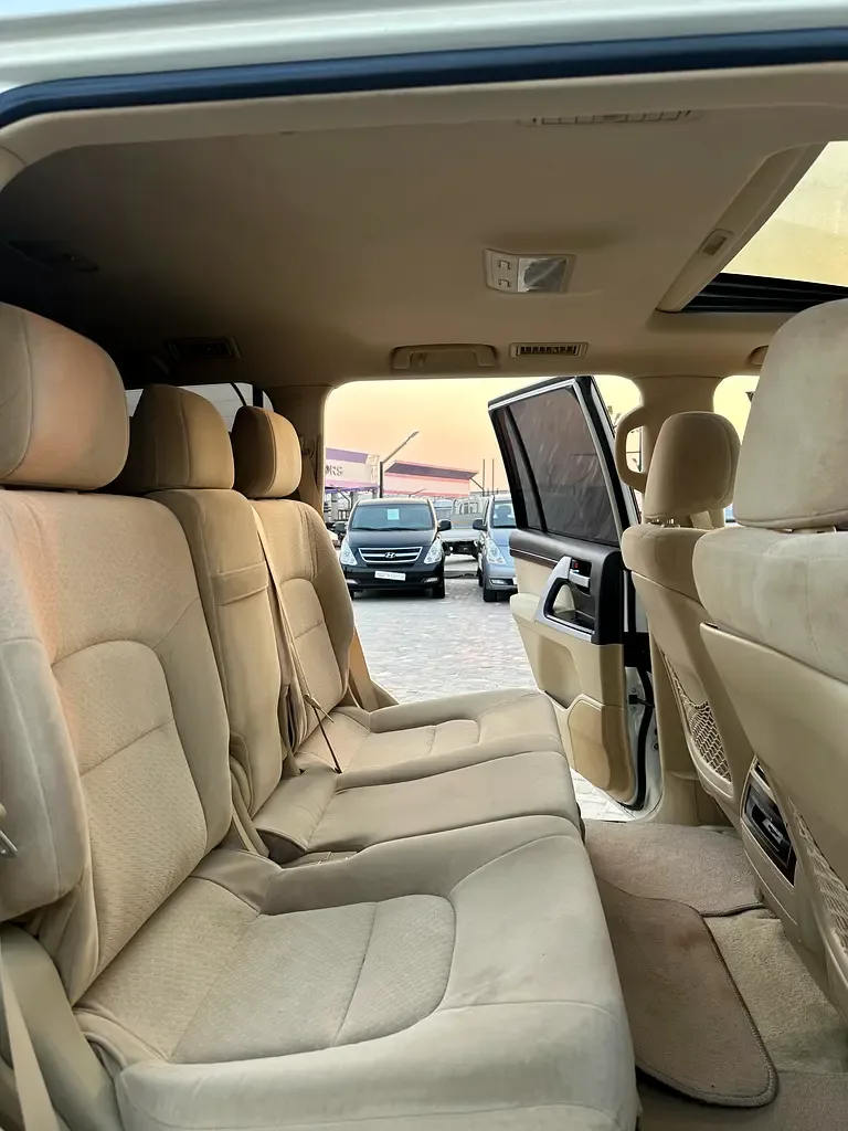 Toyota Land Cruiser 5.7 AT 4WD (381 حصان) - 17