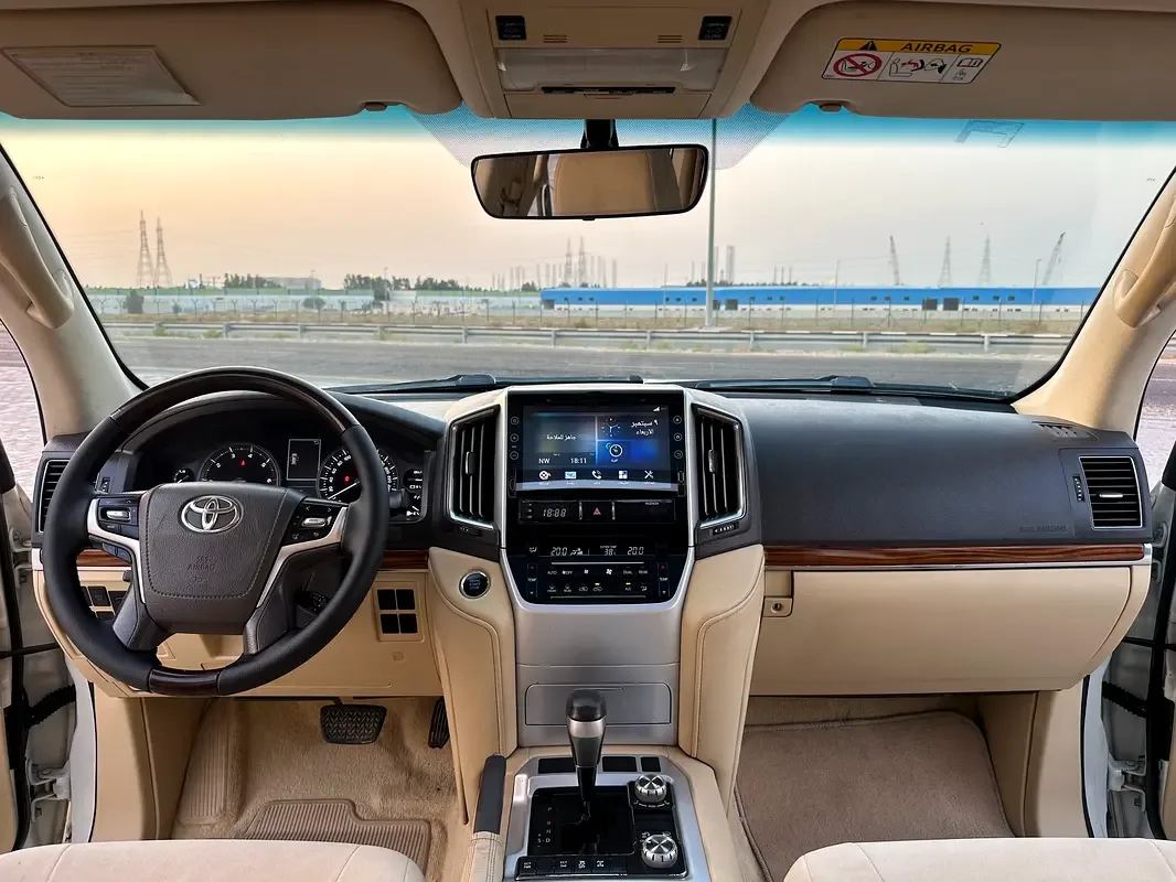 Toyota Land Cruiser 5.7 AT 4WD (381 حصان) - 18