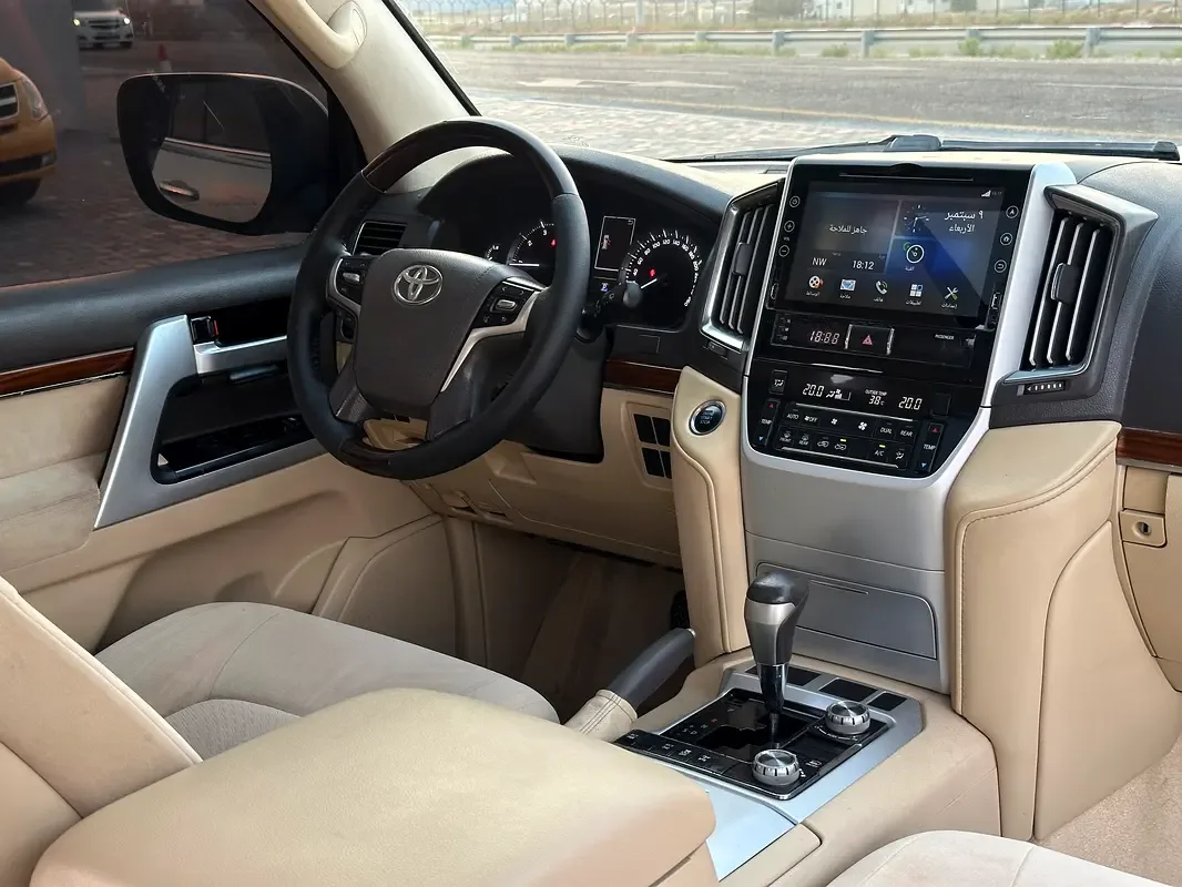 Toyota Land Cruiser 5.7 AT 4WD (381 حصان) - 16