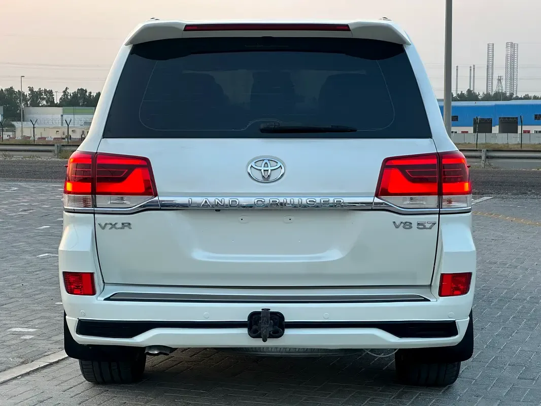Toyota Land Cruiser 5.7 AT 4WD (381 حصان) - 20