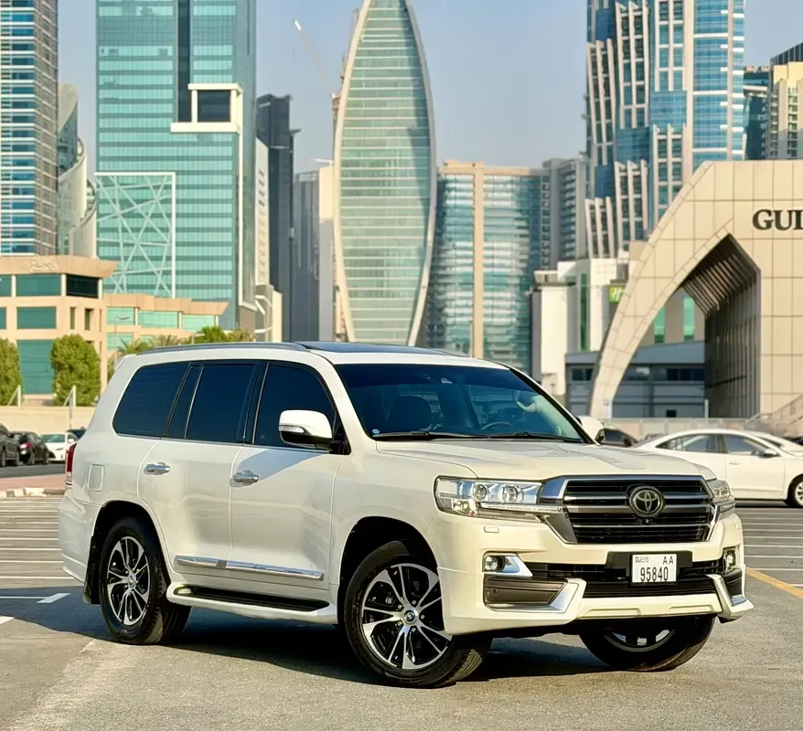 Toyota Land Cruiser 5.7 AT 4WD (381 حصان) - 2