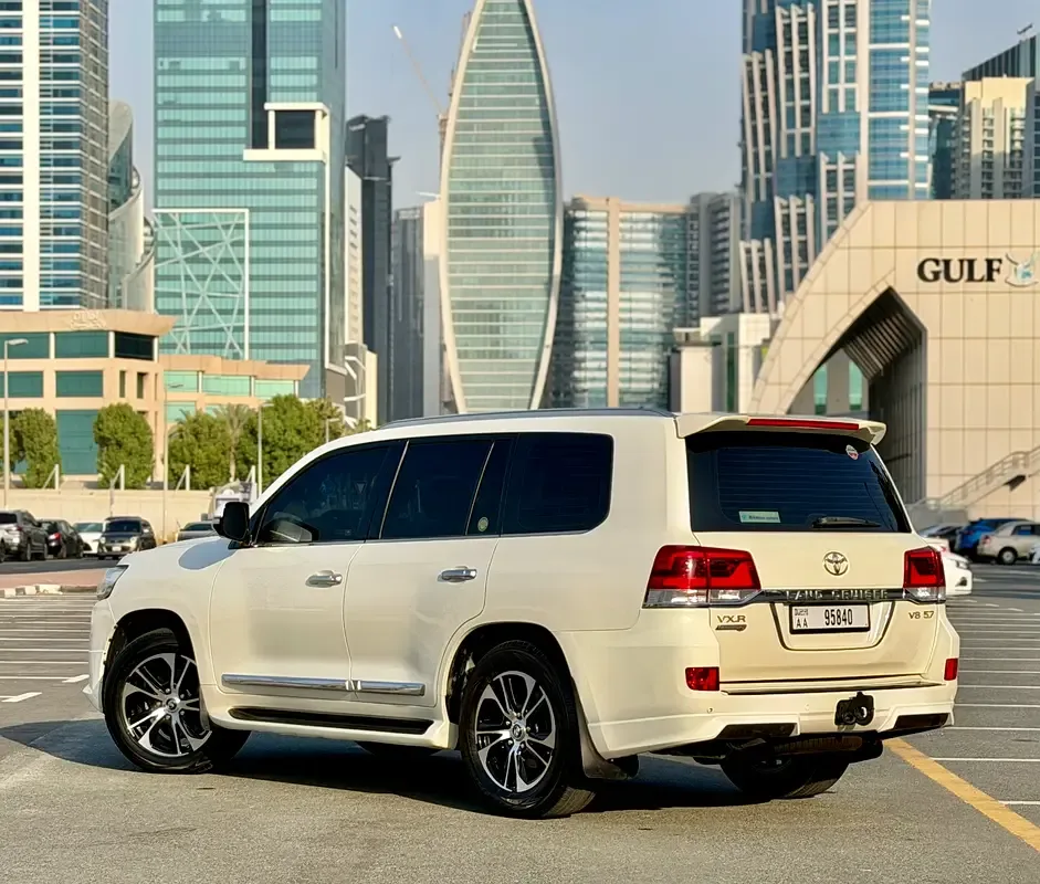 Toyota Land Cruiser 5.7 AT 4WD (381 حصان) - 7