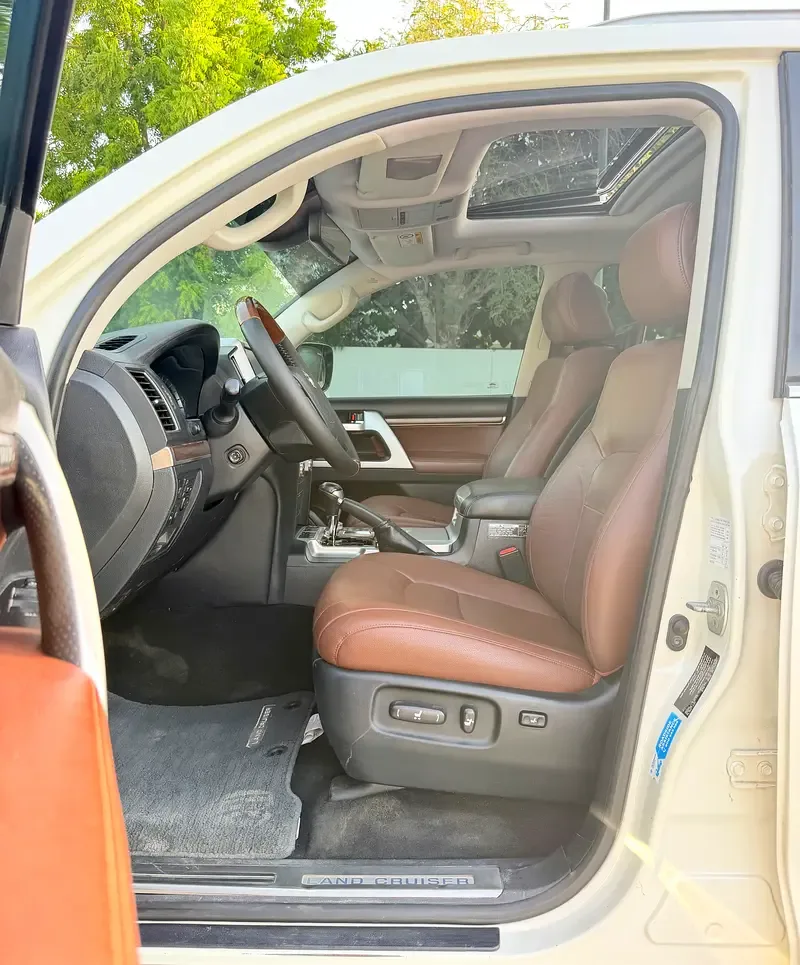 Toyota Land Cruiser 5.7 AT 4WD (381 حصان) - 10