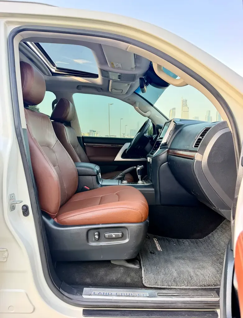 Toyota Land Cruiser 5.7 AT 4WD (381 حصان) - 14