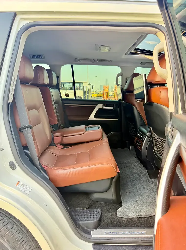 Toyota Land Cruiser 5.7 AT 4WD (381 حصان) - 12