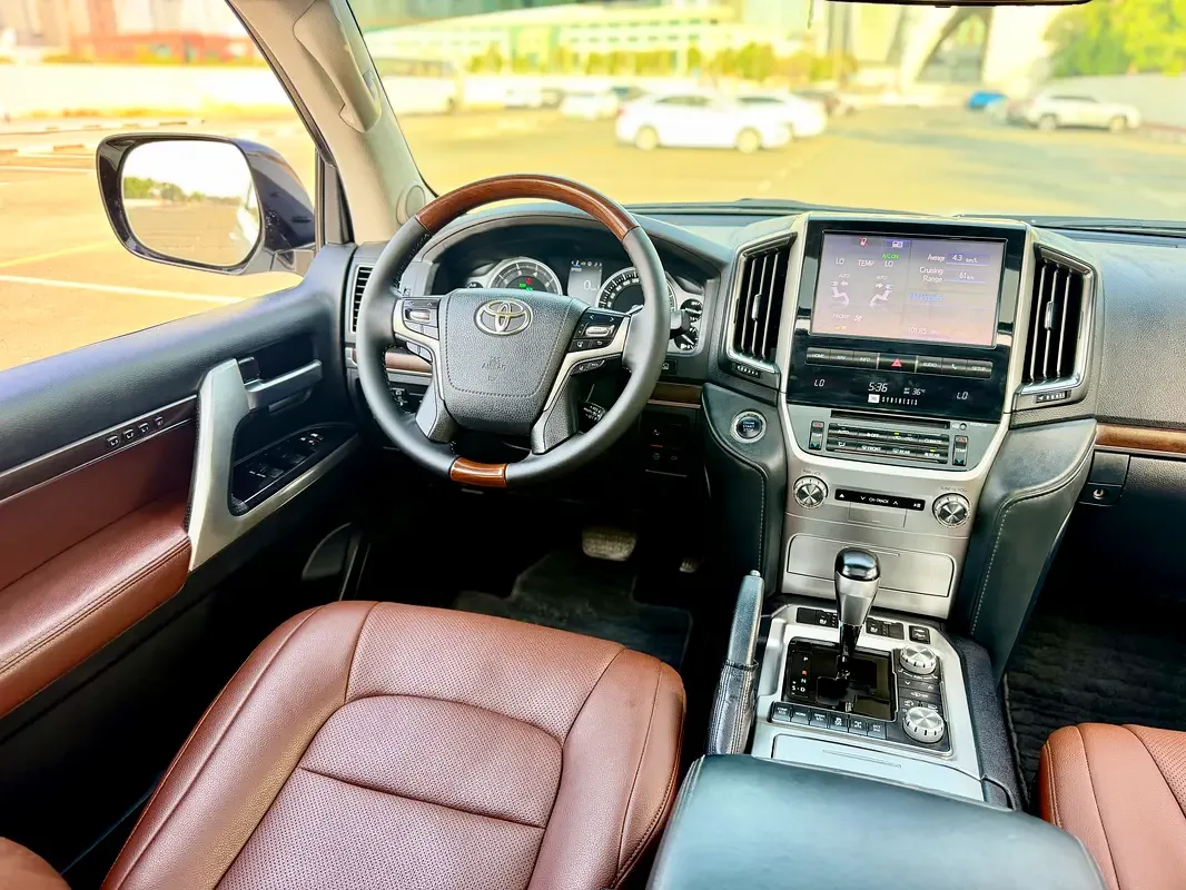 Toyota Land Cruiser 5.7 AT 4WD (381 حصان) - 16