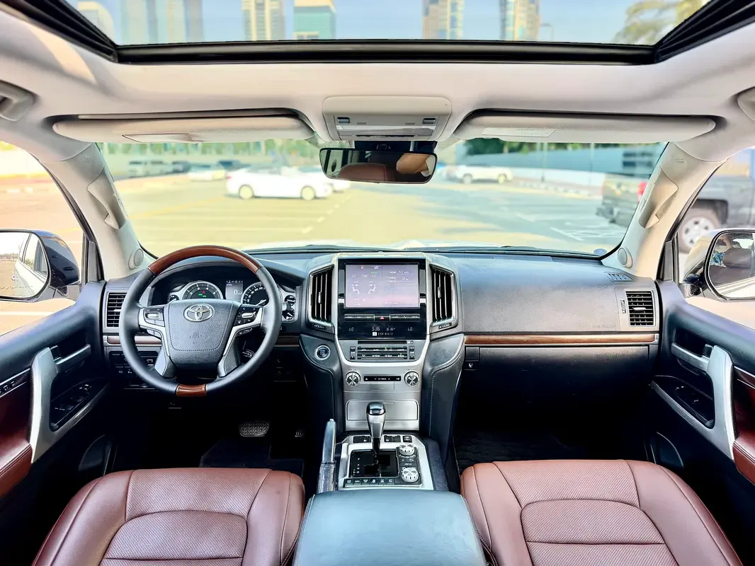 Toyota Land Cruiser 5.7 AT 4WD (381 حصان) - 15
