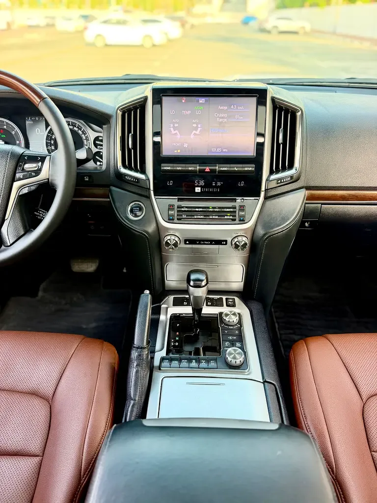 Toyota Land Cruiser 5.7 AT 4WD (381 حصان) - 18