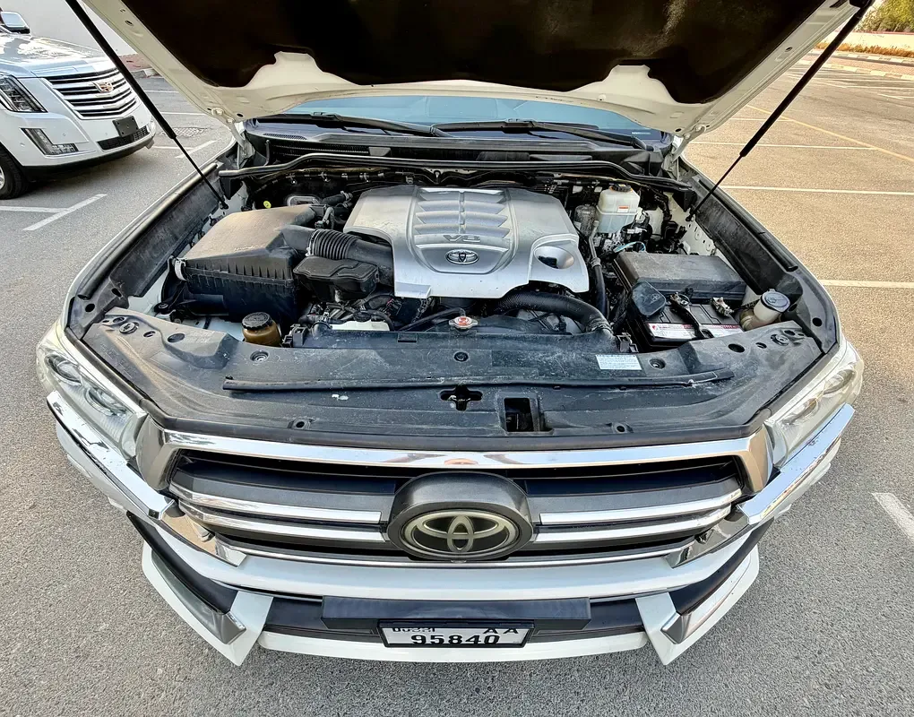 Toyota Land Cruiser 5.7 AT 4WD (381 حصان) - 20