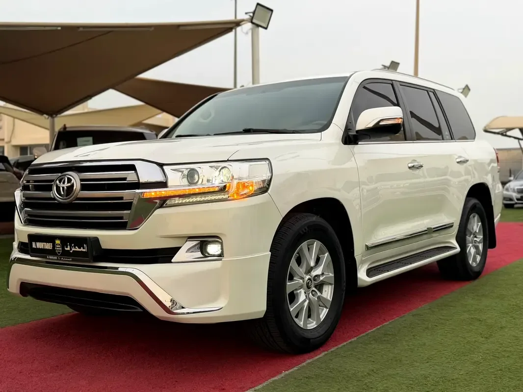Toyota Land Cruiser 5.7 AT 4WD (381 hp) - 2