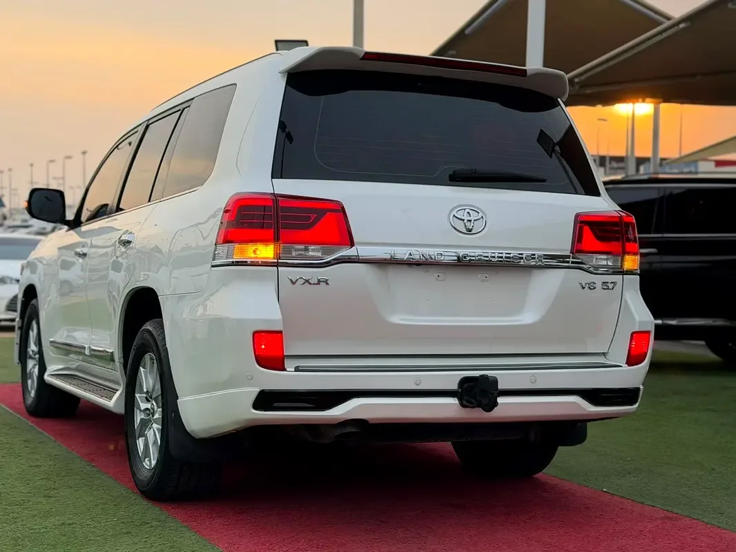 Toyota Land Cruiser 5.7 AT 4WD (381 hp) - 6