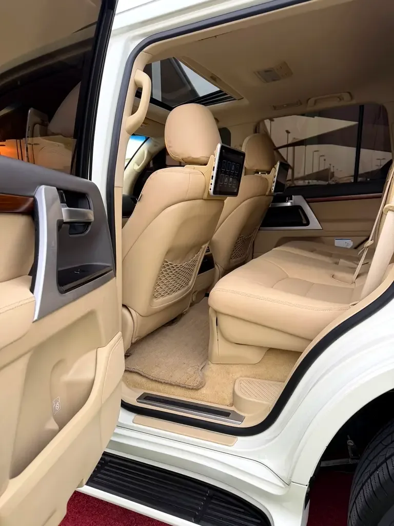 Toyota Land Cruiser 5.7 AT 4WD (381 hp) - 9
