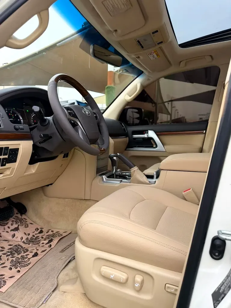 Toyota Land Cruiser 5.7 AT 4WD (381 hp) - 11