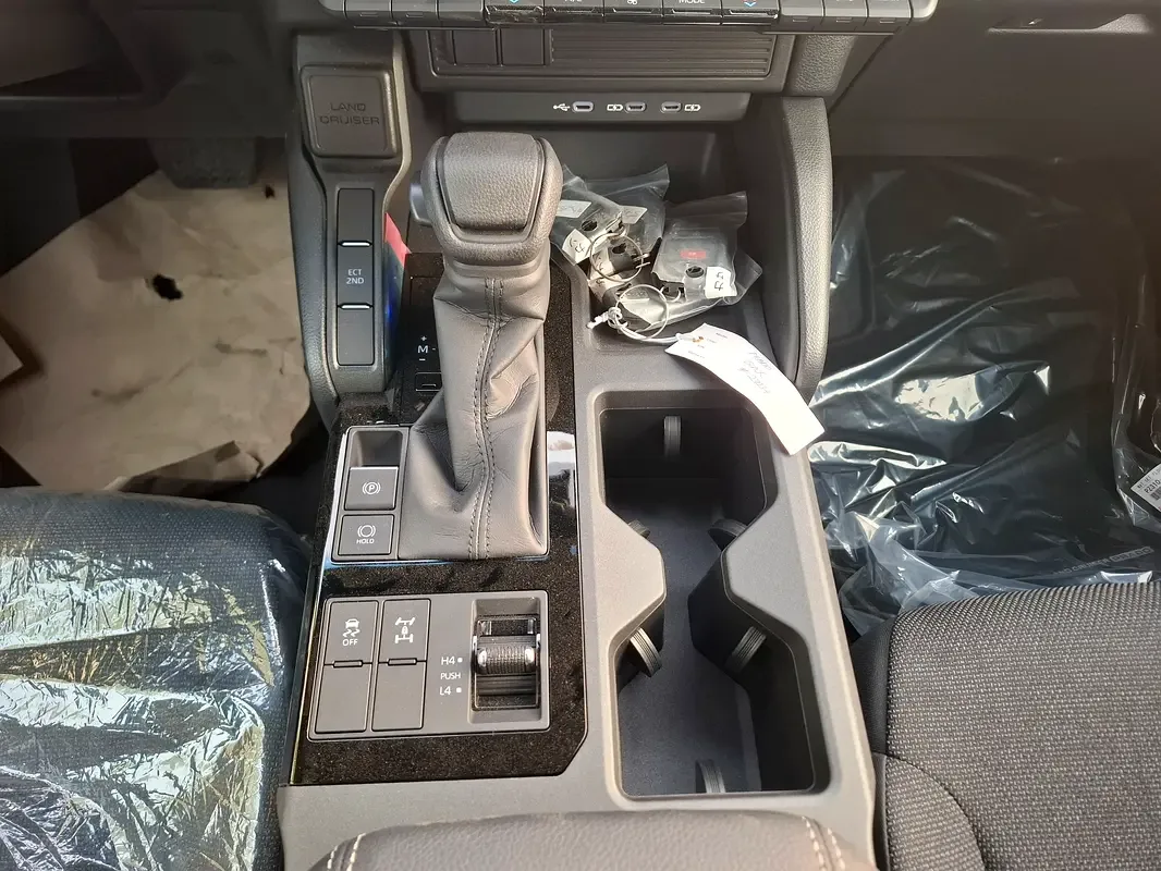 Toyota Land Cruiser Prado 2.4 AT 4WD (279 حصان) - 9