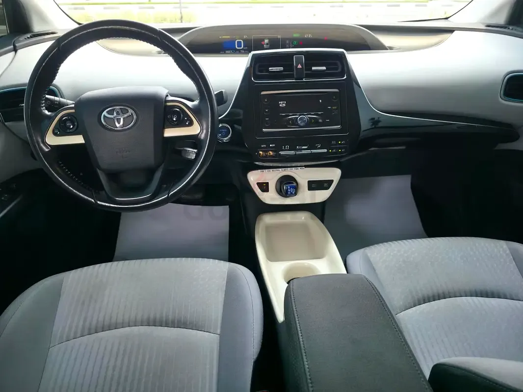 Toyota Prius 1.8 AT (98 حصان) - 8