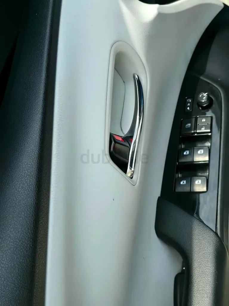 Toyota Prius 1.8 AT (98 حصان) - 9