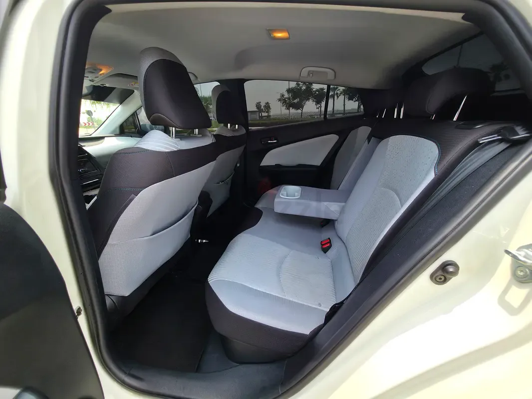 Toyota Prius 1.8 AT (98 حصان) - 14
