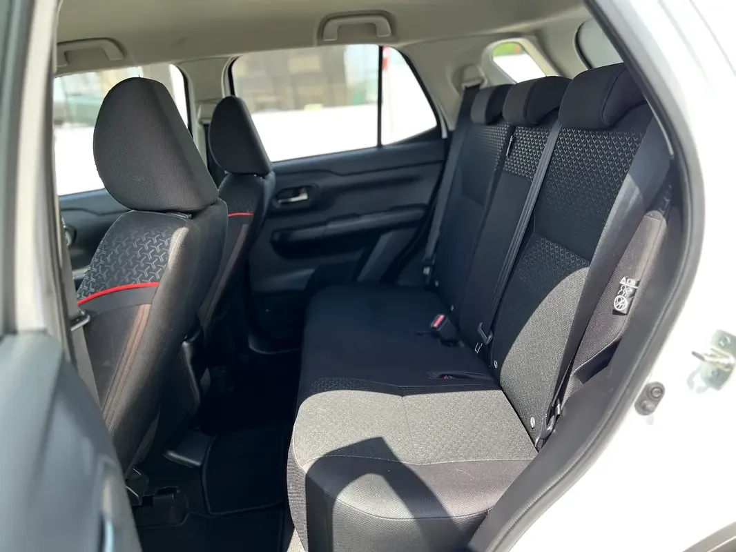 Toyota Raize 1.0 CVT (98 حصان) - 10