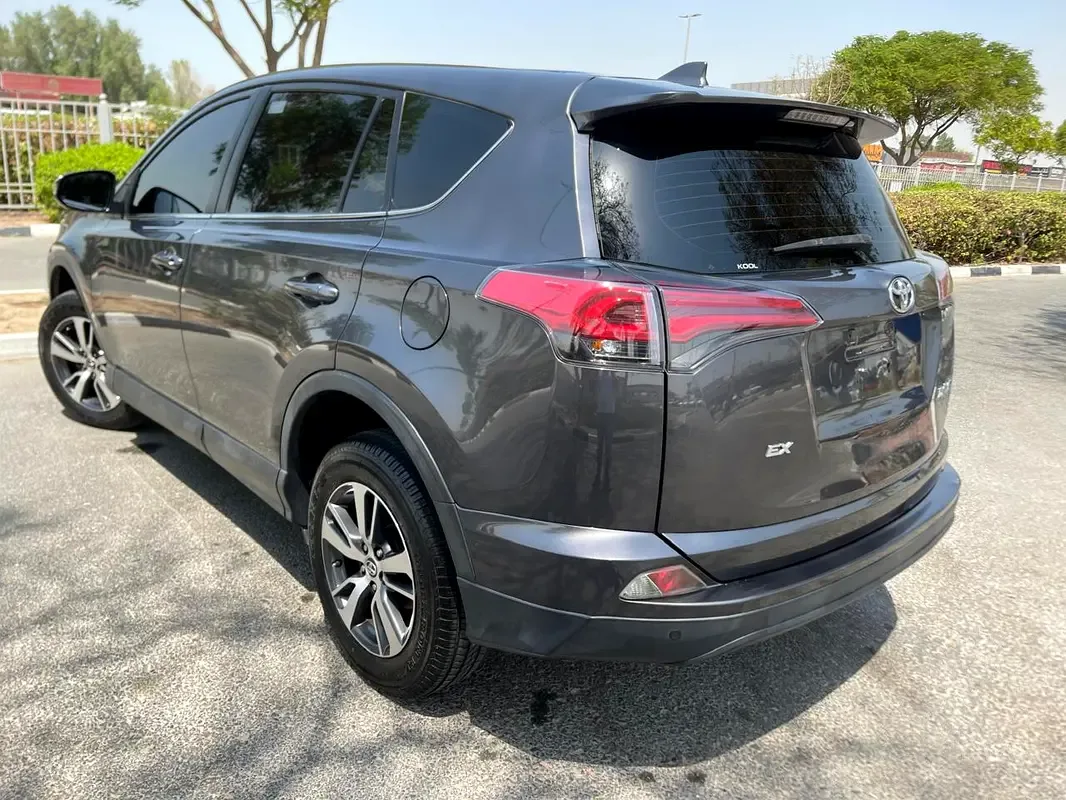 Toyota RAV4 2.0 CVT (146 حصان) - 6