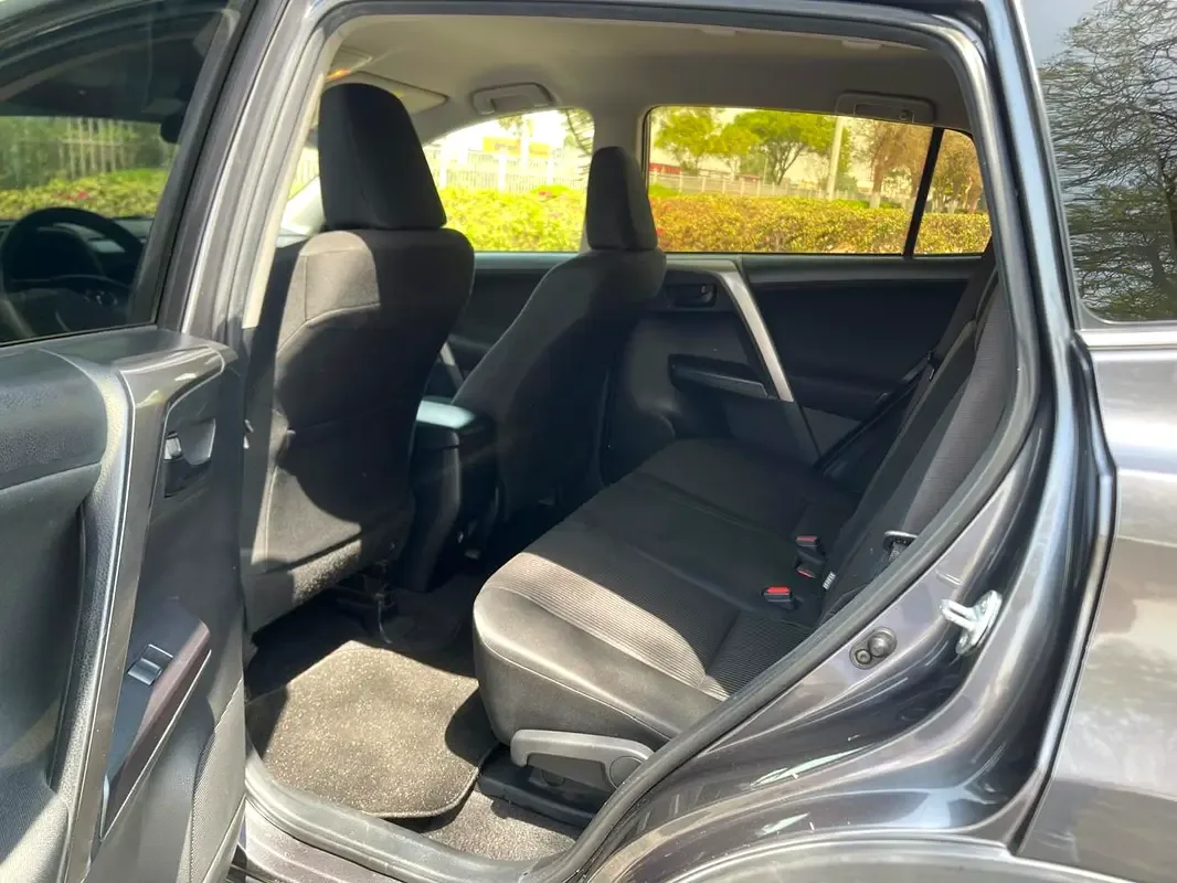Toyota RAV4 2.0 CVT (146 حصان) - 16