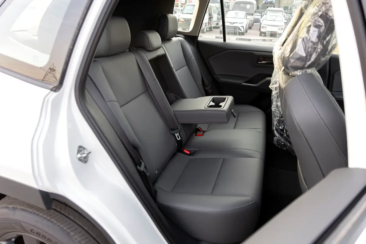 Toyota RAV4 2.0 CVT (149 حصان) - 12