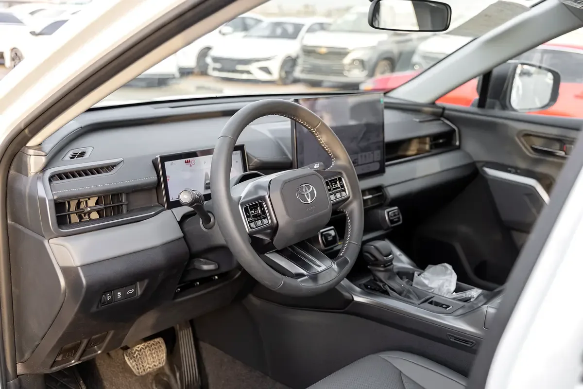 Toyota RAV4 2.0 CVT (149 حصان) - 10