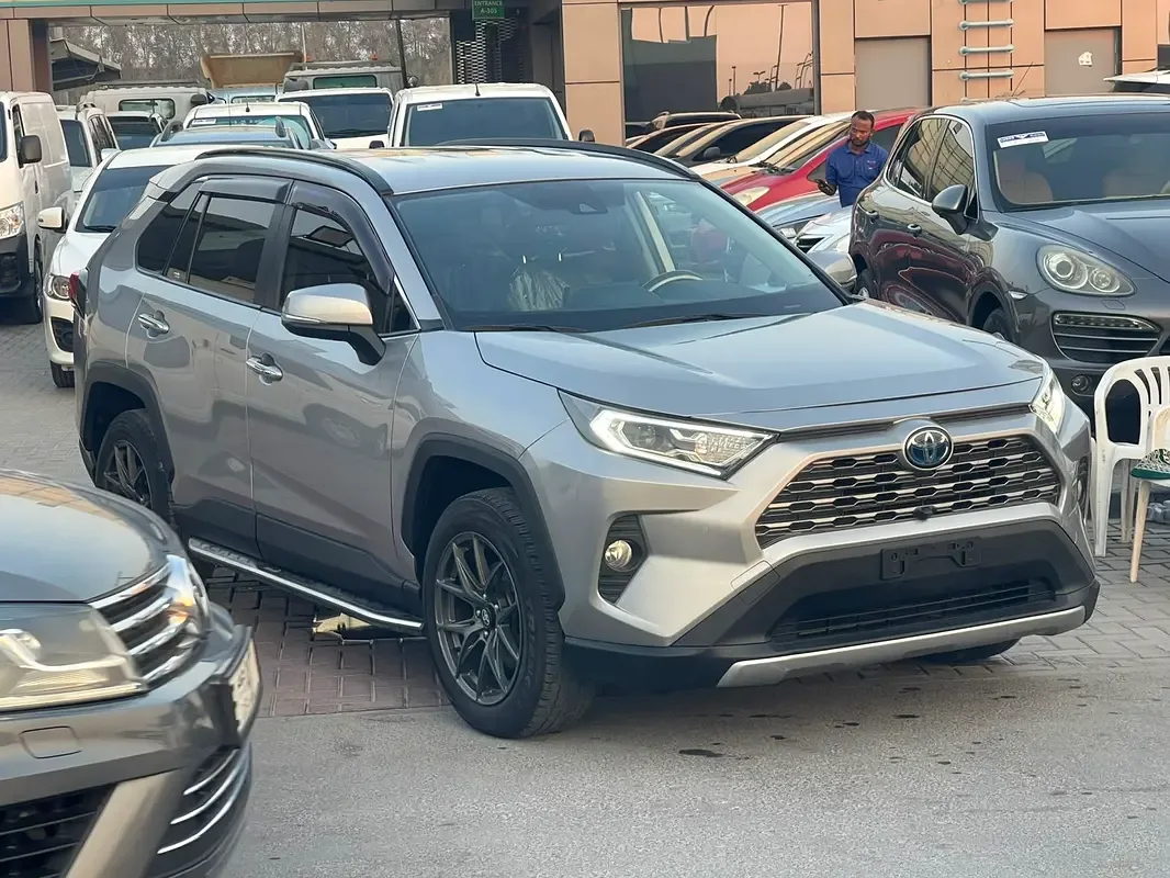 Toyota RAV4 2.0 CVT (196 hp)