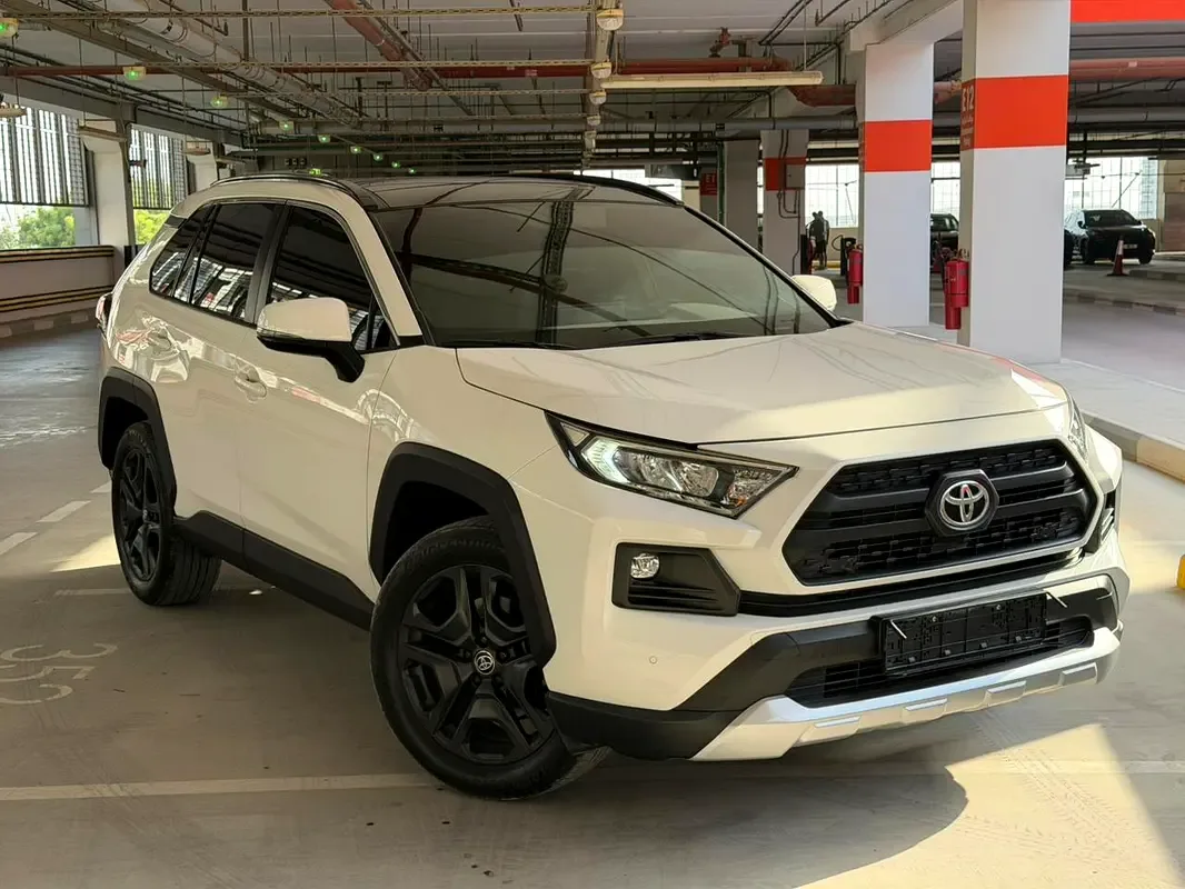 Toyota RAV4 2.5 AT (205 hp)