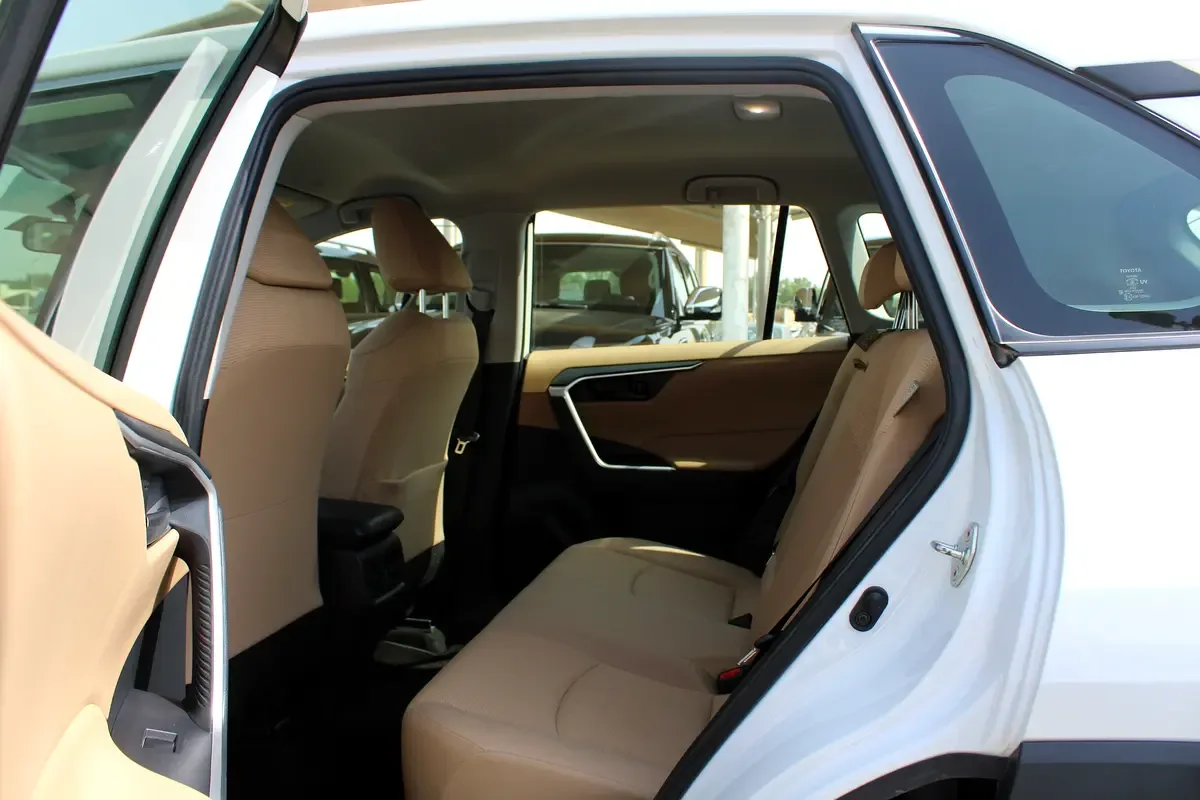 Toyota RAV4 2.5 AT (205 حصان) - 10