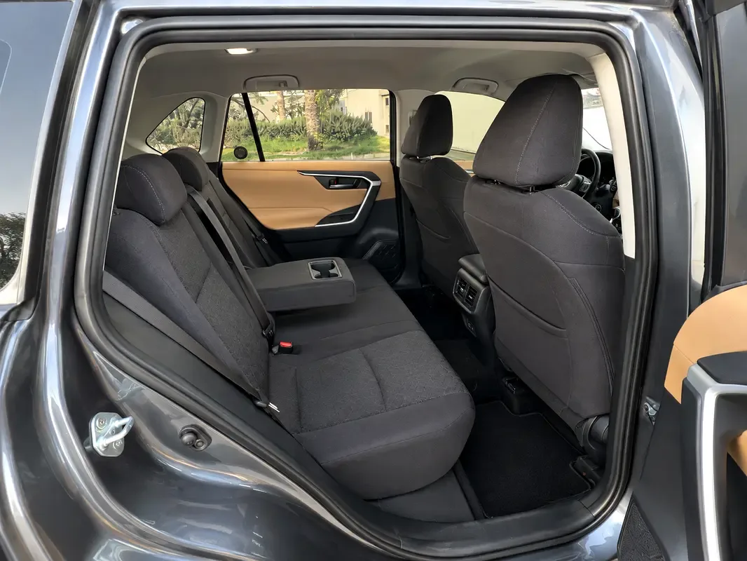 Toyota RAV4 2.5 AT (205 hp) - 13