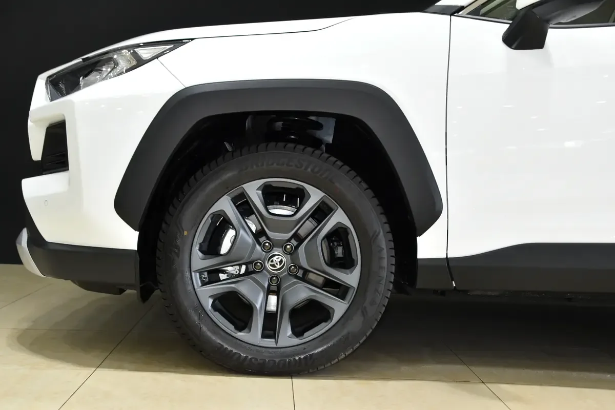 Toyota RAV4 2.5 AT 4WD (205 حصان) - 4