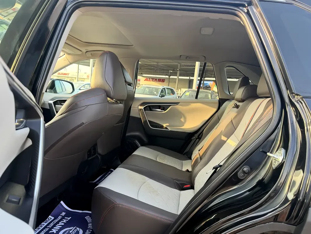 Toyota RAV4 2.5 AT 4WD (205 حصان) - 12