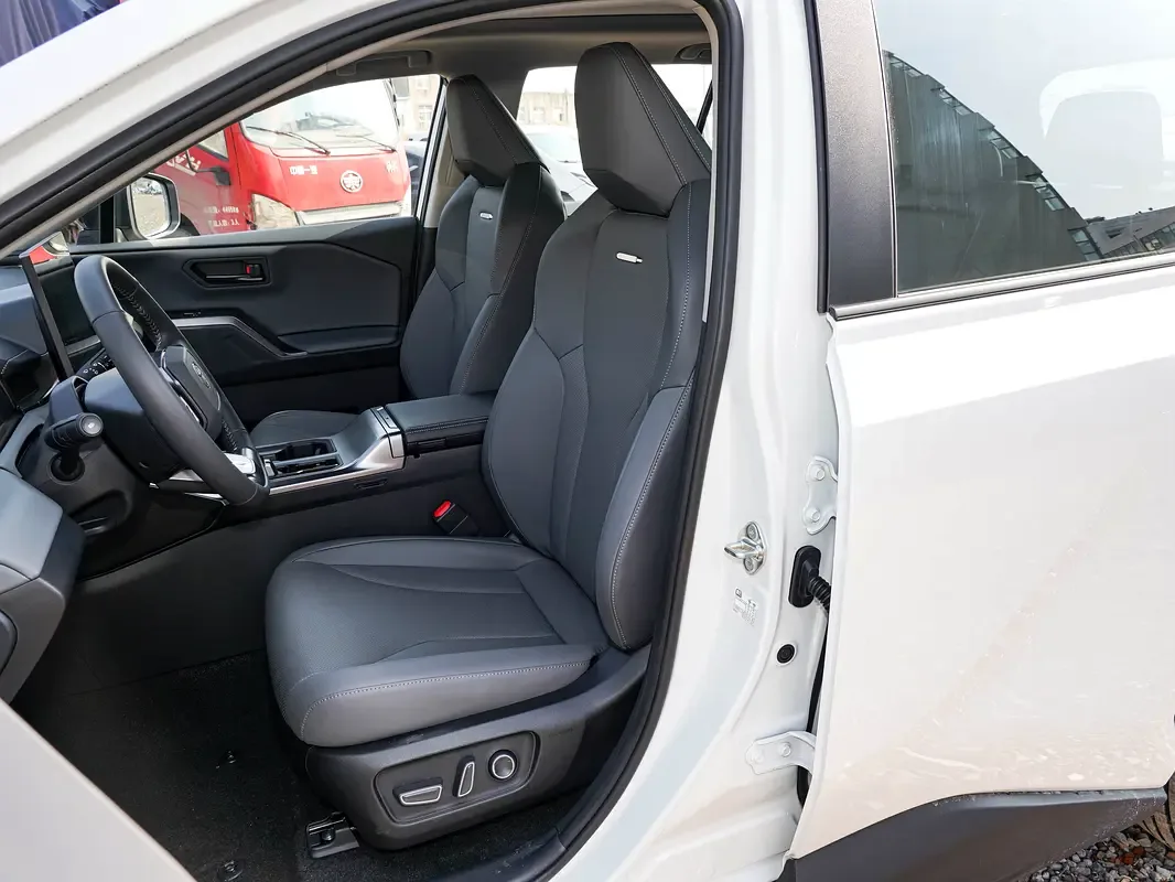 Toyota RAV4 2.5 CVT (226 حصان) - 13
