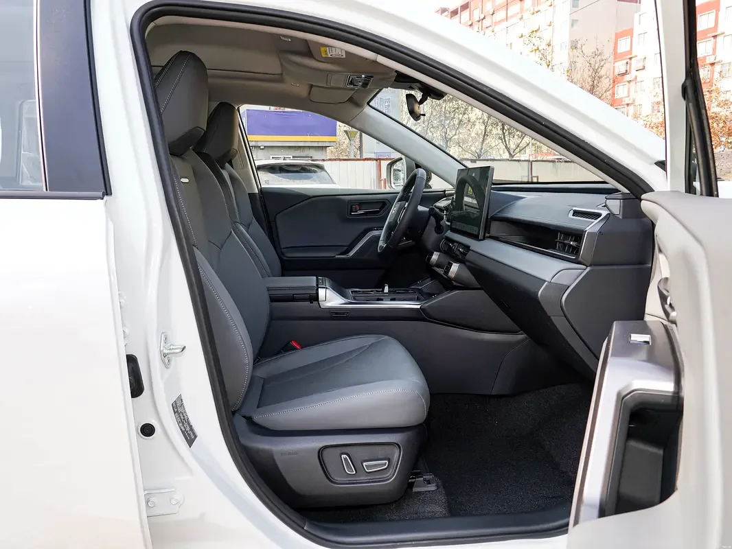 Toyota RAV4 2.5 CVT (226 حصان) - 14