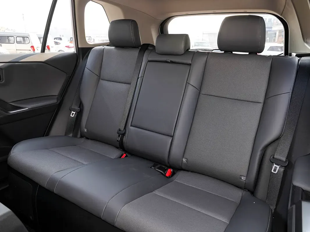 Toyota RAV4 2.5 CVT (226 حصان) - 15